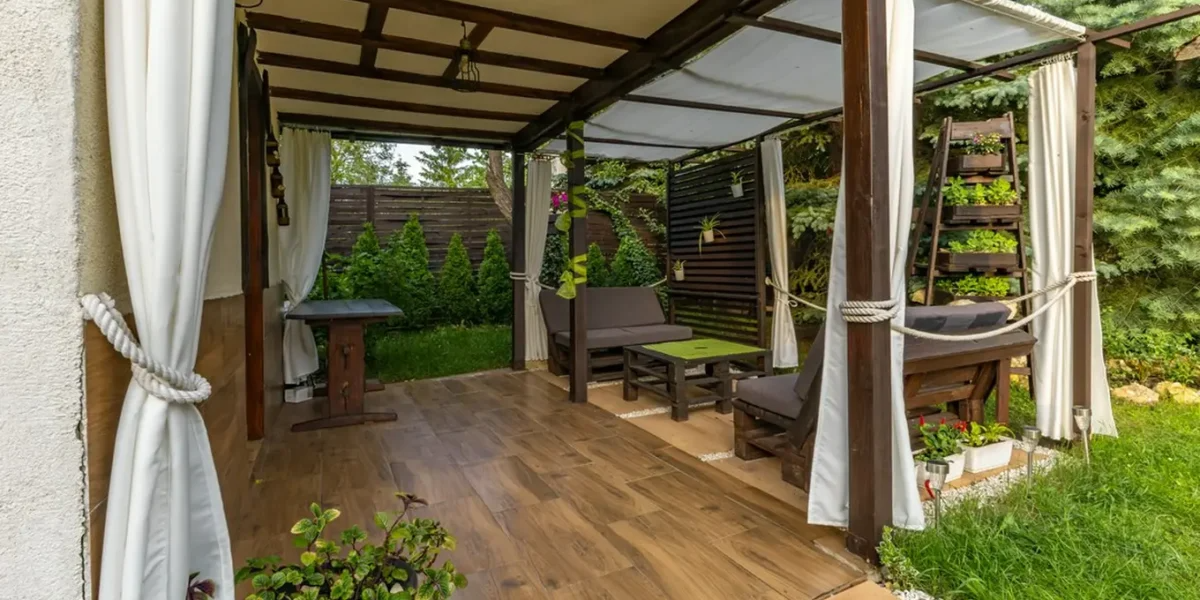 pergola na tarasie qrhv136tcz7w24b36ir5yrf9bi9g8w2qobrot3md80